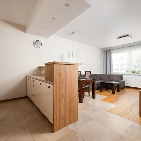 Urban Living By Bookinghost