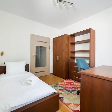 Urban Living By Bookinghost