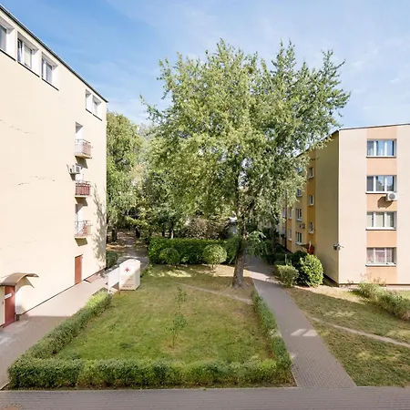 Urban Living By Bookinghost *