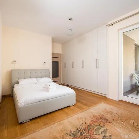 Urban Living By Bookinghost Apartment *